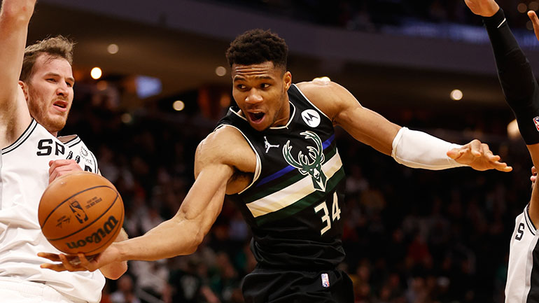 Γιάννης Αντετοκούνμπο: «Πρέπει εγώ και ο Κρις να παίξουμε καλύτερα»